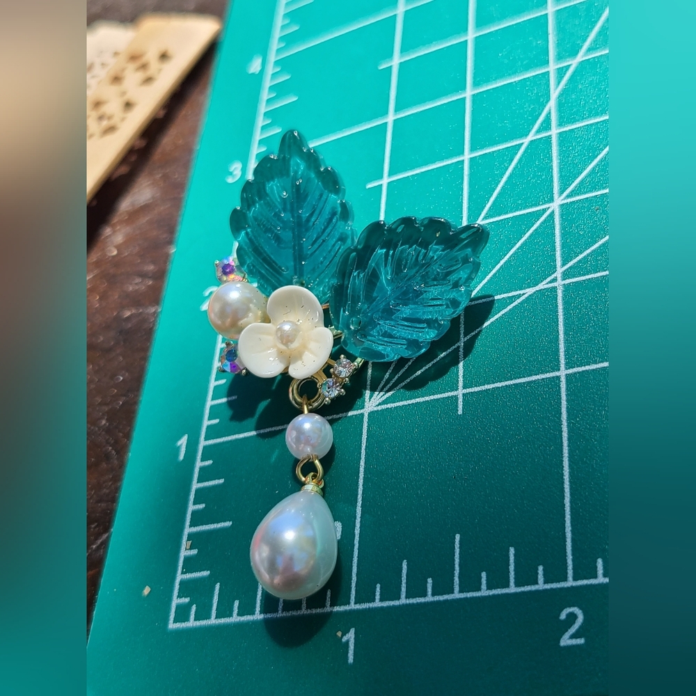 Antique Teal and Pearl Floral Brooch - Picture 4 of 7